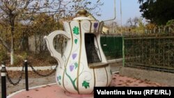 „Când vin, îți promit stelele de pe cer, îți promit și Luna, nu numai stelele. Îți promit, dar pe urmă, dacă s-au așezat în scaune, nu-i bine, îi haos...”
