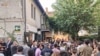 Programi i festivalit 'Mirëdita, dobar dan' vazhdon pas alarmit të rremë për bombë. Beograd, Serbi.
