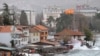 Вреќи песок за заштита на Охрид од поплава