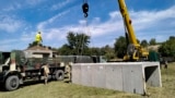 Rumyniýaniň harby hünärmenleri Dunaý derýasynyň boýunda berkitmeleri galdyrýarlar. 12-nji sentýabr