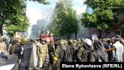Футбольныя фанаты й сілы самаабароны чакаюць нападу «Антымайдану»