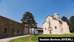 Manastir Dečani između lepote i neslaganja
