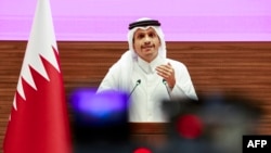 Prim-ministrul și ministrul de externe al Qatarului, Mohammed bin Abdulrahman al-Thani, susține o conferință de presă după atacurile israeliene din Doha, pe 9 septembrie 2025.