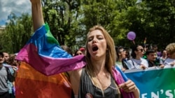 Krerët shtetërorë injorojnë Paradën e Krenarisë