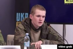 Andrei Pozdeyev gjatë konferencës për media në Kiev.