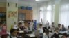 Москва мактабларида рус тилини билмайдиган муҳожир болаларининг кўпайгани ҳам ҳукумат¸ ҳам маҳаллий ота-оналар хавотирига сабаб бўлмоқда.