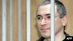 Михаил Ходорковский учредил пожизненную стипендию для 12 русских поэтов.