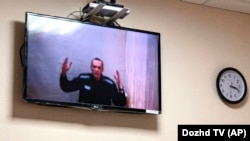Алексеј Навални на видео врска на едно од судењата 