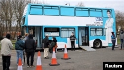Mobil oltási pont Londonban. 2021. február 2.