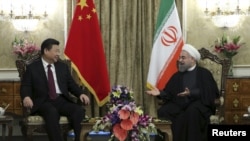 Presidenti i Kinës, Xi Jinping, në takim me presidentin e Iranit, Hassan Rohani. Teheran, 2016.