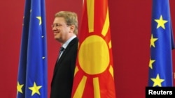 Еврокомесарот за проширување Штефан Филе во Скопје на 15 март 2012 година.