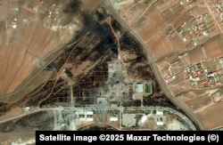 O imagine din satelit arată clădirile distruse lângă intrarea în baza de rachete din Tabriz, la 17 iunie, după loviturile aeriene israeliene.