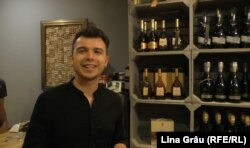 Alex Casianov în magazinul său