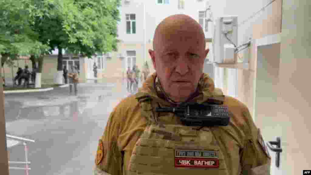Видео објавено на 24 јуни 2023 година на корисничката сметка на Телеграм на прес-службата на Конкорда, компанија поврзана со шефот на руската платеничка група Вагнер, Евгениј Пригожин, покажува како Пригожин зборува во седиштето на Јужниот воен округ на Русија во Ростов на Дон.