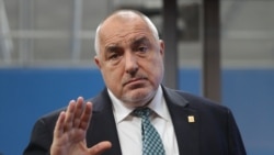 Засега премиерът Борисов настоява, че не бива да се увеличават харченията, защото тежките последици от кризата тепърва предстоят