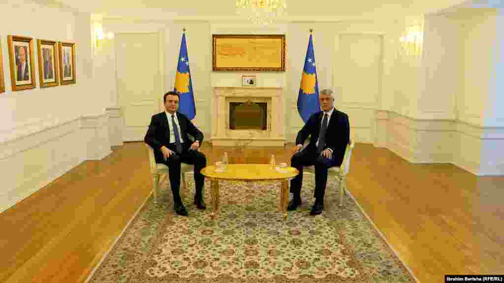 30 prill 2020 - Pas takimit me Albin Kurtin dhe disa letrave drejtuar tij, presidenti i Kosovës, Hashim Thaçi i dha të drejtën Avdullah Hotit të LDK-së që të formojë qeverinë e re. 