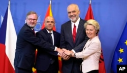 Az Európai Unió kedden (2022. július 19-én) megkezdi azt a hosszú bővítési folyamatot, amelynek célja, hogy Albánia és Észak-Macedónia csatlakozzon a blokkhoz.