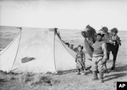 Një bari nomad dhe vajza e tij në fushat e Mongolisë. Mars, 1936.