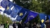 Zastava Kosova i EU u Prištini (foto arhiv)