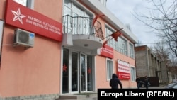 La sediul Partidului Socialist...