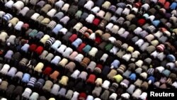 Kairo: Pristalice Muslimanske braće se mole na Tahrir trgu tokom demonstracija