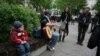 Московские оппозиционеры на фоне очень дорогой флоры