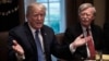 Donald Trump și noul său consilier pentru securitate John Bolton la întâlnirea cu liderii militari, la Casa Albă, 9 aprilie 2018