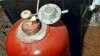 Из-за отсутствия природного газа многие люди в Узбекистане обогревают свои дома с помощью пропановых газовых баллонов.