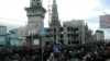 Москвада масжидлар етишмагани боис Жума намозларида сони ортиб бораётган мусулмонларнинг сафлари кўчаларга чиқиб кетмоқда.