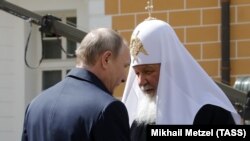 Владимир Путин и руският патриарх Кирил. Москва, 4 май, 2017 г.