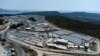 Një fotografi nga lartësia e kampit të migrantëve në ishullin Samos, Greqi, 18 shtator 2021.