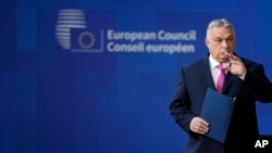 Kryeministri hungarez, Viktor Orban, mbërrin për një samit të BE-së në ndërtesën e Këshillit Evropian në Bruksel, më 14 dhjetor.