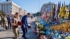 Ministrul Apărării din România, Ionuț Moșteanu, depune un buchet de flori la Kiev, cu ocazia sărbătorii Zilei Independenței Ucrainei.