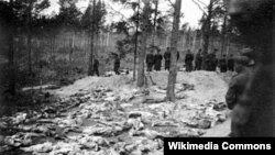 Trupurile militarilor polonezi uciși la Katin, în 1940