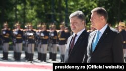 Petro Poroșenko cu Klaus Iohannis in aprilie 2016 la București.