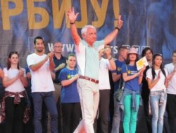 Veroljub Stevanoviq, gjatë një mitingu zgjedhor më 2015.