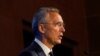 Sekretari i përgjithshëm i NATO-s, Jens Stoltenberg, gjatë takimit me udhëheqësit e industrisë së mbrojtjes. Uashington, 9 korrik 2024. 