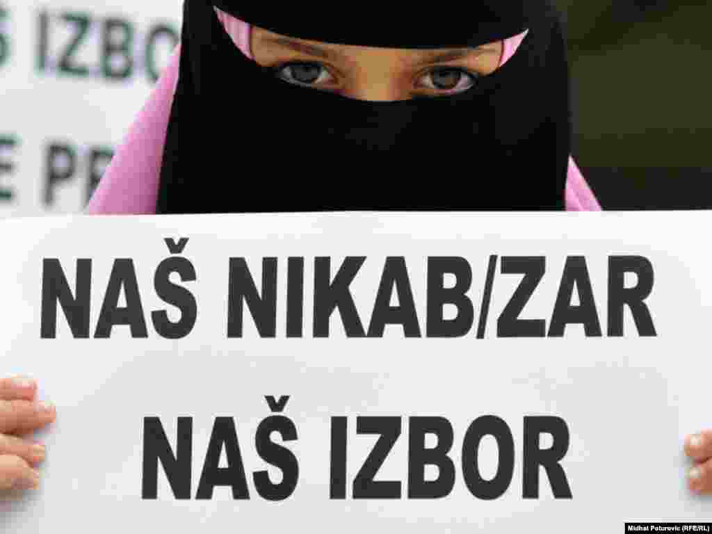 Сараево - протест против забраната за носење шамии 26.07.2010. 