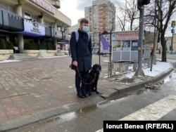 Silviu Roșu és kutyája, Basil