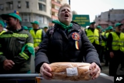 Protestul fermierilor români în fața reprezentanței UE de la București, 7 aprilie 2023.