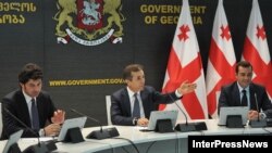 Վարչապետ Բիձինա Իվանիշվիլին նախագահում է նոր կառավարության առաջին նիստը, Թբիլիս, 25-ը հոկտեմբերի, 2012