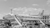 С 1958 года на Площади промышленности ВДНХ выставлялись достижения отечественного самолетостроения. На фото — Ту-104, который сменили разрушенные недавно Ту-154 и Як-40