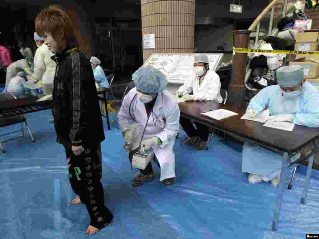 Mjerenje radijacije u Nigati, na sjeveru zemlje, 16.03.2011. Foto: Reuters / Yuriko Nakao