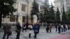 "Мы становимся бомжами"