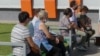În așteptarea rândului pentru vaccinare, la Căușeni, 2021