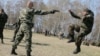 Солдати Національної Гвардії проводять тренування в Нових Петрівцях, 31 квітня 2014 року