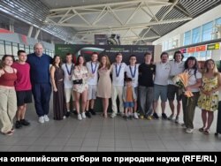 Биолозите с ръководителите и семействата им