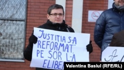Igor Grosu la protestul de la Judecătoria Chişinău