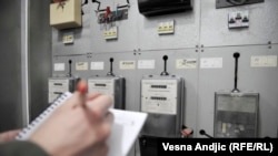 Regulatorni ured za energetiku na Kosovu je odobrio nove tarife, prema kojima će svi koji na mesečnom nivou potroše više od 800 kilovata plaćati uvećane račune za struju. Za one koji ne troše više od 800 kilovata, cena električne energije se ne menja (ilustrativna fotografija)