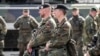 Conform obiectivelor NATO în materie de capacitate, Germania trebuie să-și mărească efectivele la 260.000 de soldați, ceea ce înseamnă că trebuie recrutați încă 80.000 de soldați activi.